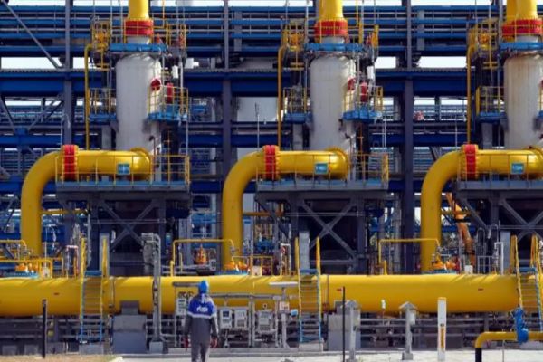 Petrolul și gazele ajută Rusia să treacă peste sancțiunile economice. Peste 3 miliarde de euro pentru „zile negre”