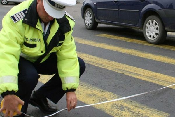 A accidentat o copilă pe trecerea pentru pietoni și a plecat liniștit acasă