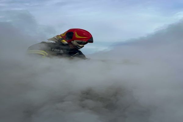 Bărbat intoxicat cu fum din cauza unei tigăi uitate pe aragaz