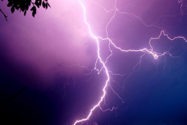 Vremea 6 mai - Încă o zi cu ploi torențiale și descărcări electrice - Unde va fi cel mai cald