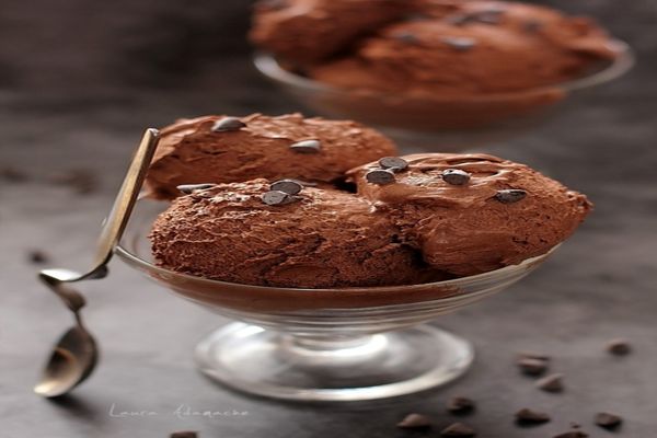 Motivul pentru care astăzi trebuie să mănânci neaparat înghețată de ciocolată