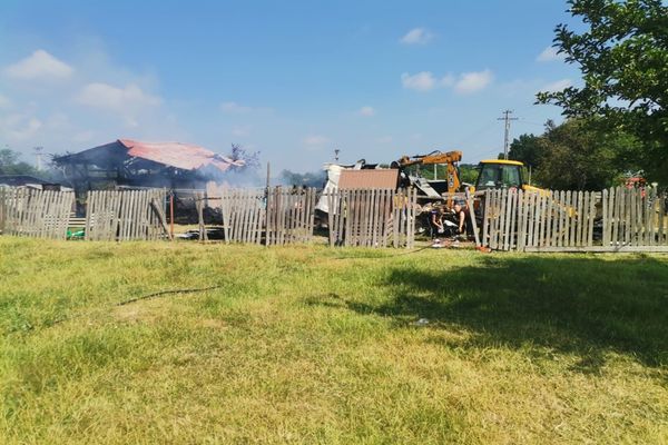 Incendiu în Suceava! O femeie a suferit arsuri pe o mână 