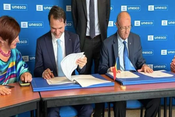 România și UNESCO, acord pentru reînnoirea Centrului Internaţional pentru Pregătire Avansată şi Cercetare în Fizică Măgurele