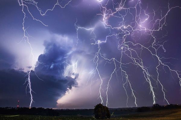 Furtuni și fenomene extreme. Cod PORTOCALIU în mai multe județe 