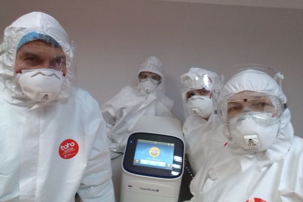 O nouă variantă COVID îi îngrijorează pe experți. Cât de periculos este "Centaurul"