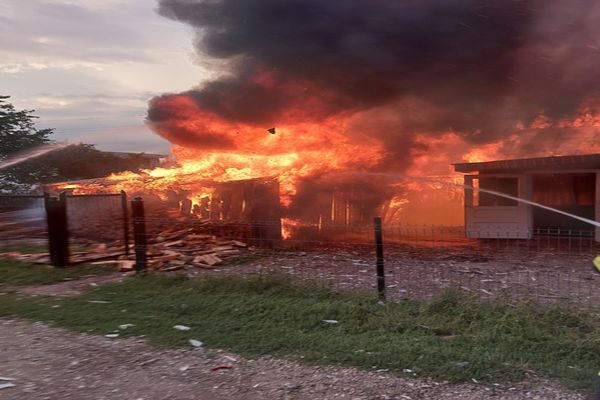 Incendiu VIOLENT în județul Suceava! O femeie a suferit atac de panică