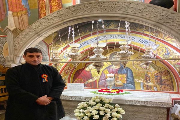 George Simion se căsătorește, astăzi, civil. Urmează o nuntă-festival cu mii de invitați: ce ATRACȚII le-a pregătit invitaților