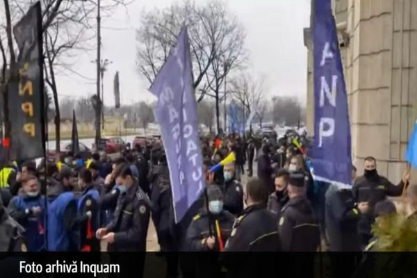 VIDEO | Ziua și PROTESTUL. Polițiștii continuă acțiunile