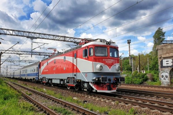 Studenții vor primi bilete mai ieftine la transportul cu trenul. Anunțul lui Sorin Cîmpeanu