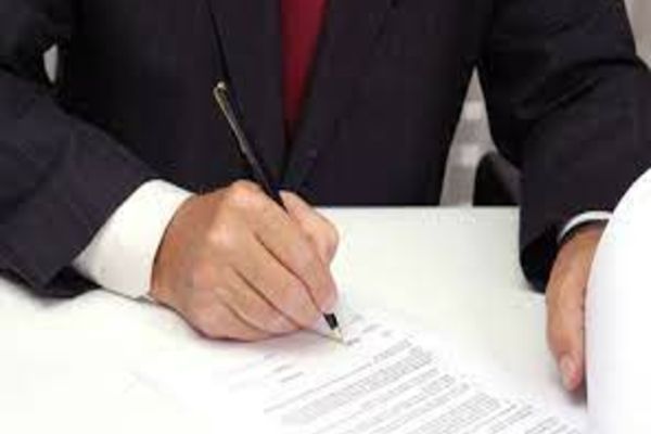 Gheorghe Flutur anunță semnarea contractelor pentru reabilitarea Palatului Administrativ, construirea unui cămin studențesc și a trei bazine de înot în Vatra Dornei