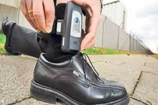 Poliția Română cumpără brățări electronice pentru urmărirea prin GPS a infractorilor