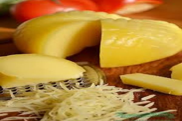 Explodează CAȘCAVALUL. Prețurile produselor lactate vor crește spectaculos până la finele anului