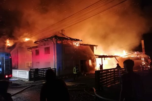 Incendiu devastator într-o comună suceveană! Patru gospodării, afectate