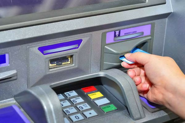 Fiecare român ar putea avea un cont bancar gratuit, fără comisioane