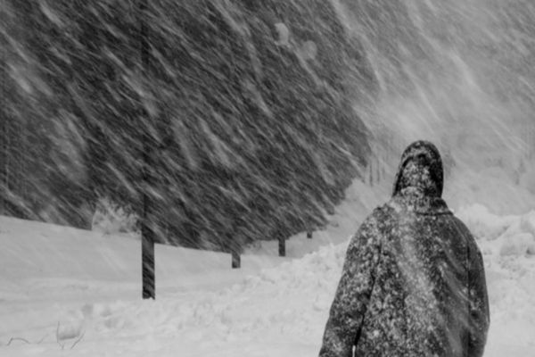 Ninsori viscolite în nordul țării, ploi torențiale în sud - Alertă maximă, risc de inundații - VIDEO