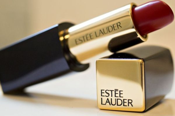 Estee Lauder cumpără casa de modă Tom Ford pentru suma record de 2,8 miliarde de dolari