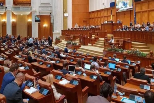 Mașini de lux pentru deputați, în plină criză