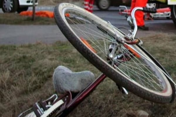 Biciclist accidentat de un șofer neatent