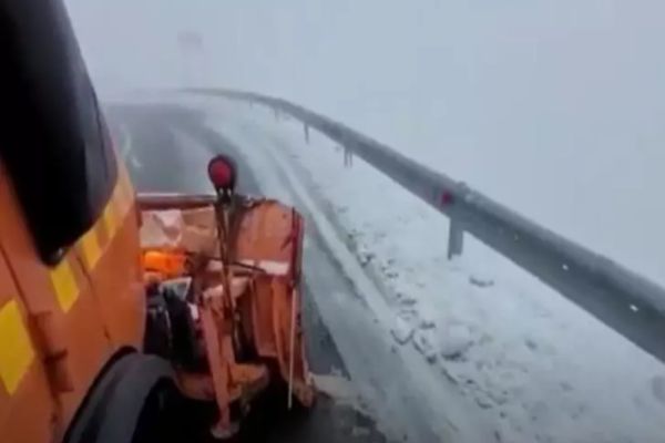 Ninsori în zonele de munte - Temperaturi de -11 grade - În ce zone se circulă în condiții de iarnă