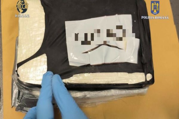 Un sucevean prins în flagrant în timp ce ridica un colet cu cocaină, pe care și l-a trimis singur din Belgia