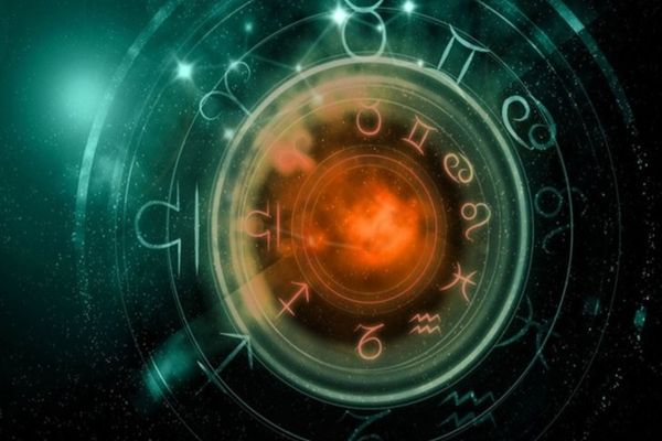 Horoscop weekend 10-11 decembrie. Zodiile aflate în impas - nu știu pe ce drum s-o apuce