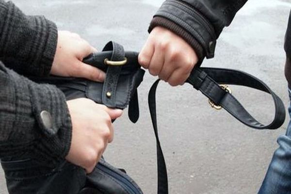 Minori tâlhari puși în arest la domiciliu. Cei doi sunt elevi la colegii din Suceava