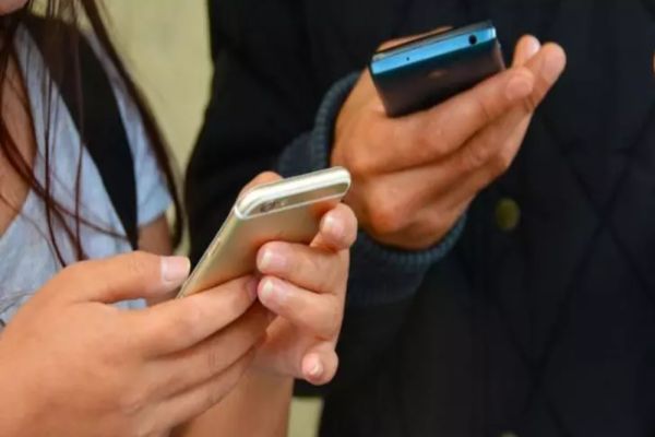 Ai telefonul URMĂRIT? Semnele care trebuie să-ți atragă atenția