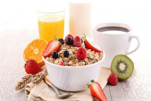 Când trebuie să iei micul dejun, prânzul și cina dacă vrei să slăbești! Ține minte, ora e importantă!