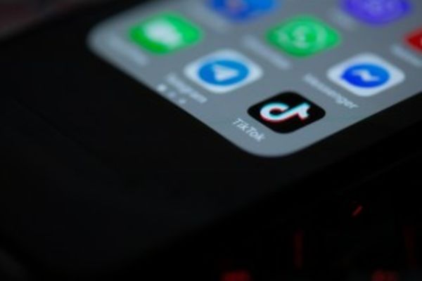 Comisia Europeană suspendă intern utilizarea TikTok pe dispozitivele utilizate în interes de serviciu
