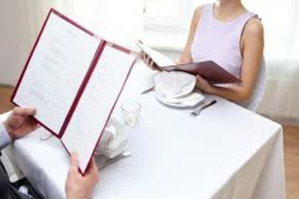 Restaurantele trebuie să afișeze ingredientele , declarația nutrițională și aditivii pentru preparate 