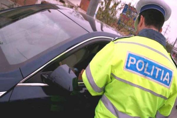 A încercat să fenteze polițiști și să schimbe locul cu pasagerul