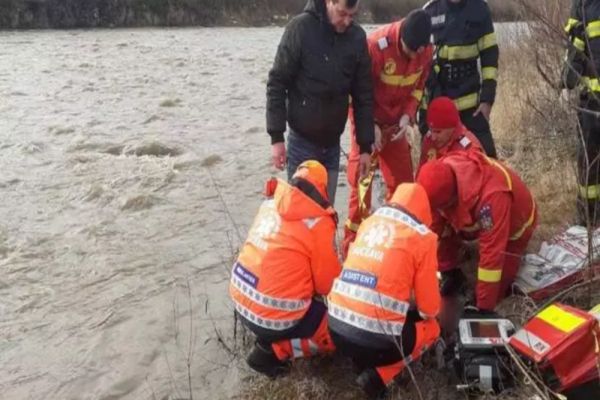 Tragedie uriașă - O fetiță de 6 ani a murit după ce a căzut în râul Moldova