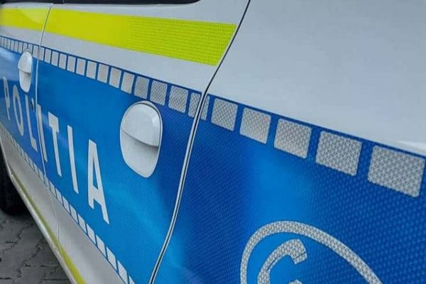 Un șofer beat a fugit de polițiști. Aceștia l-au oprit după ce au tras asupra lui