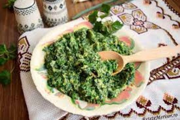 Spanacul și urzicile: BENEFICIILE superalimentelor la îndemâna tuturor