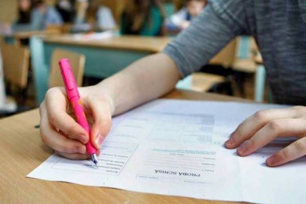 Simulare BAC 2023. Elevii claselor a XII-a şi a XIII-a susţin proba la alegere a profilului