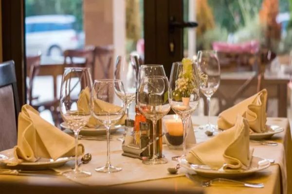 Schimbare majoră în toate restaurantele din România, de astăzi - Ce urmează să găsească clienții pe mese