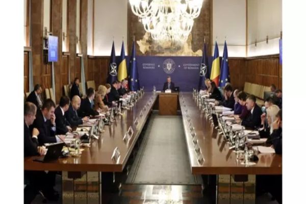 Legile Educației și plafonarea tarifelor RCA, aprobate miercuri - LISTA proiectelor pentru ședința de Guvern