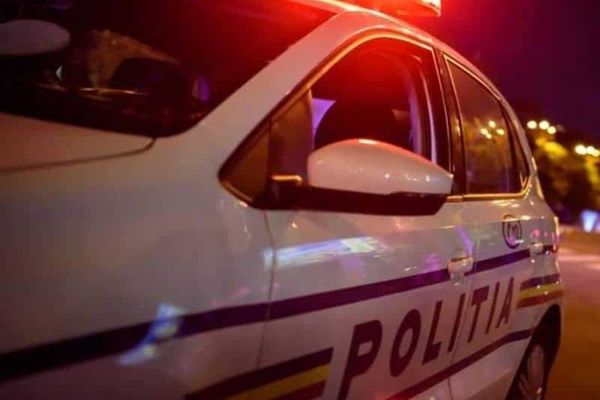 Un tânăr l-a bătut pe iubitul mamei sale. A fost nevoie de intervenția polițiștilor