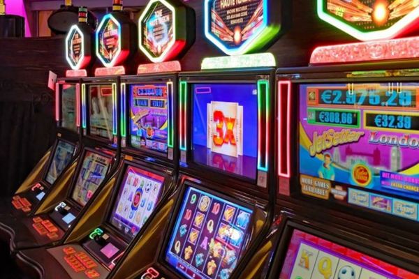 JOCURILE DE NOROC, O INDUSTRIE FĂRĂ LIMITE: CUM POT RECUPERA BANII PIERDUȚI CEI CARE AU FOST LĂSAȚI SĂ JOACE DUPĂ AUTOEXCLUDERE