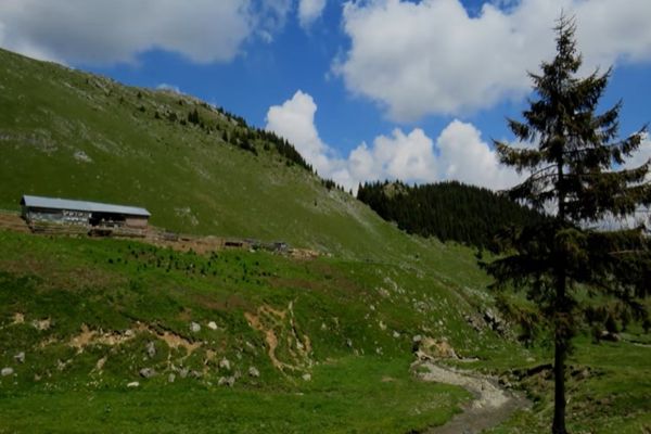 Peste 16 milioane de euro se vor investi în rutele turistice din județul Suceava