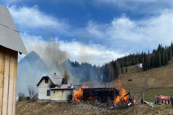 Incendiu la o gospodărie din satul Botuș
