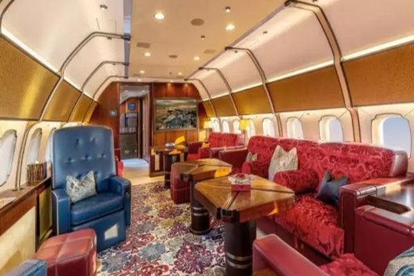 Klaus Iohannis și soția sa, Carmen, au ajuns în România - Prima oprire a avionului, la Sibiu