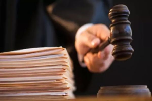 Doctorița acuzată că a primit mită de la bolnavii de cancer scapă de arestul la domiciliu