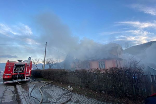 Incendiu la Câmpulung Moldovenesc. Pompierii au intervenit pentru a limita pagubele