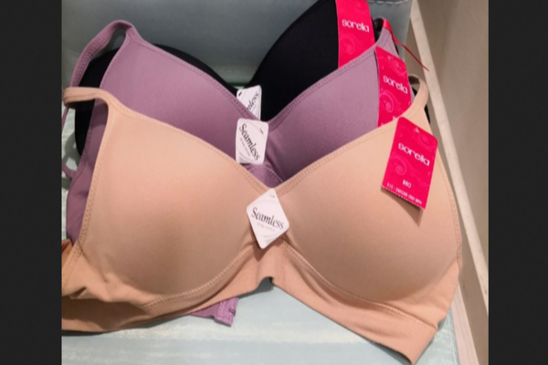 O tânără de 17 ani prinsă la furat într-un magazin. Ce au găsit paznicii asupra ei