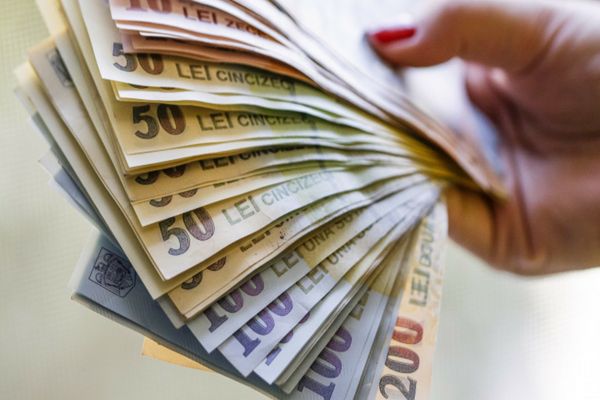 Numărul bugetarilor din România este în creștere