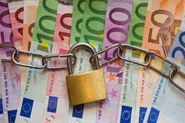 Austeritatea și cumpătarea, impuse de la Bruxelles, România e în prima linie. UE le cere statelor membre să strângă cureaua