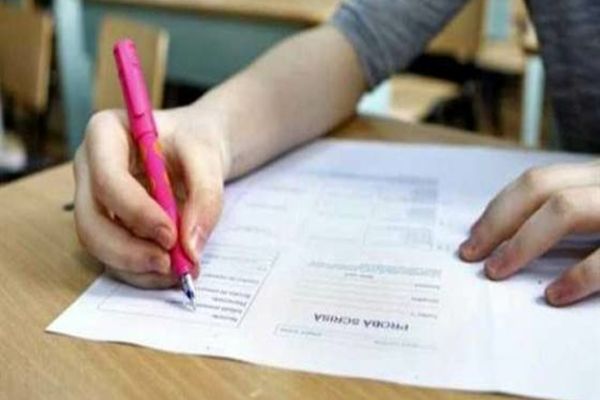 Simulare BAC. Examenul continuă marți cu proba scrisă obligatorie a profilului