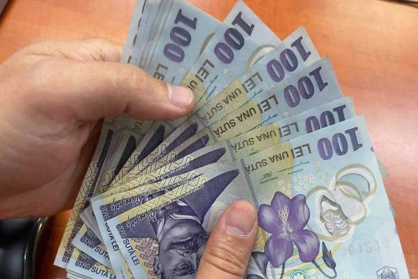 Noi ajutoare pentru români din luna septembrie - Bani pentru mâncare și facturi: cât primesc pensionarii