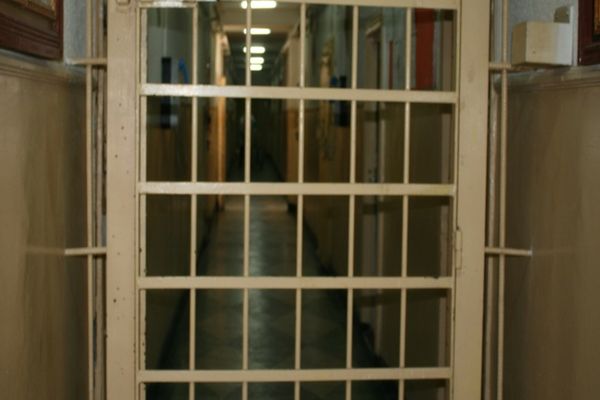 13 ani de închisoare pentru o femeie de 75 de ani care jefuia bărbați pe care îi droga